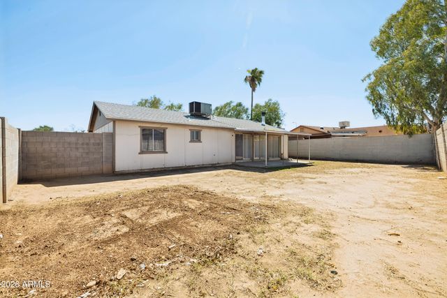 8202 W HIGHLAND Avenue, Phoenix, AZ 85033