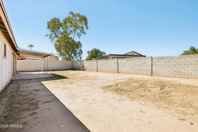 8202 W HIGHLAND Avenue, Phoenix, AZ 85033