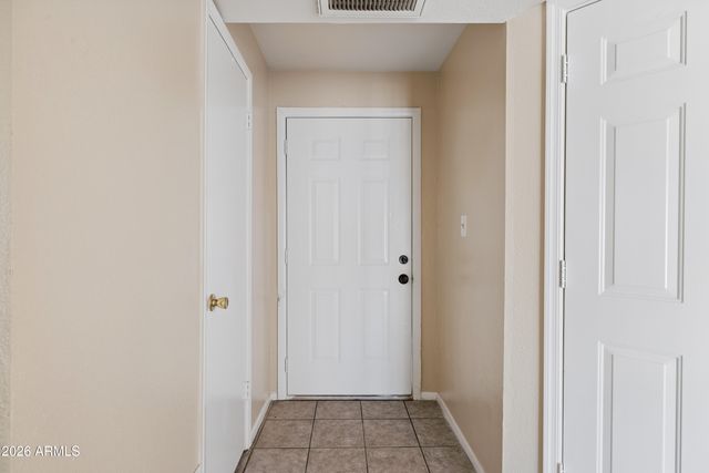 8202 W HIGHLAND Avenue, Phoenix, AZ 85033