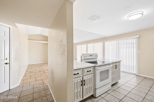 8202 W HIGHLAND Avenue, Phoenix, AZ 85033