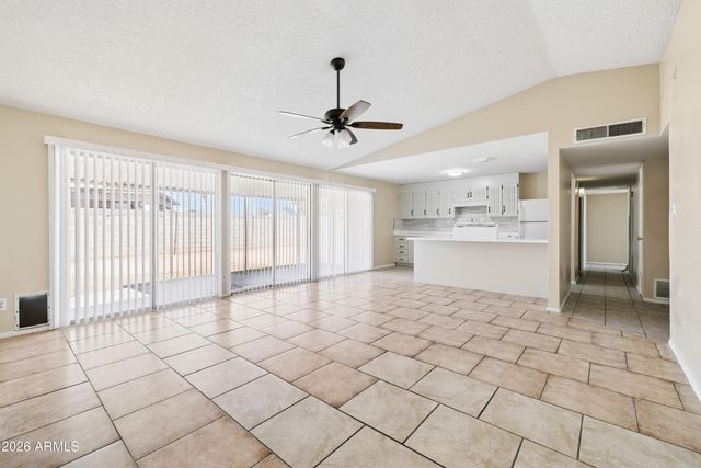 8202 W HIGHLAND Avenue, Phoenix, AZ 85033