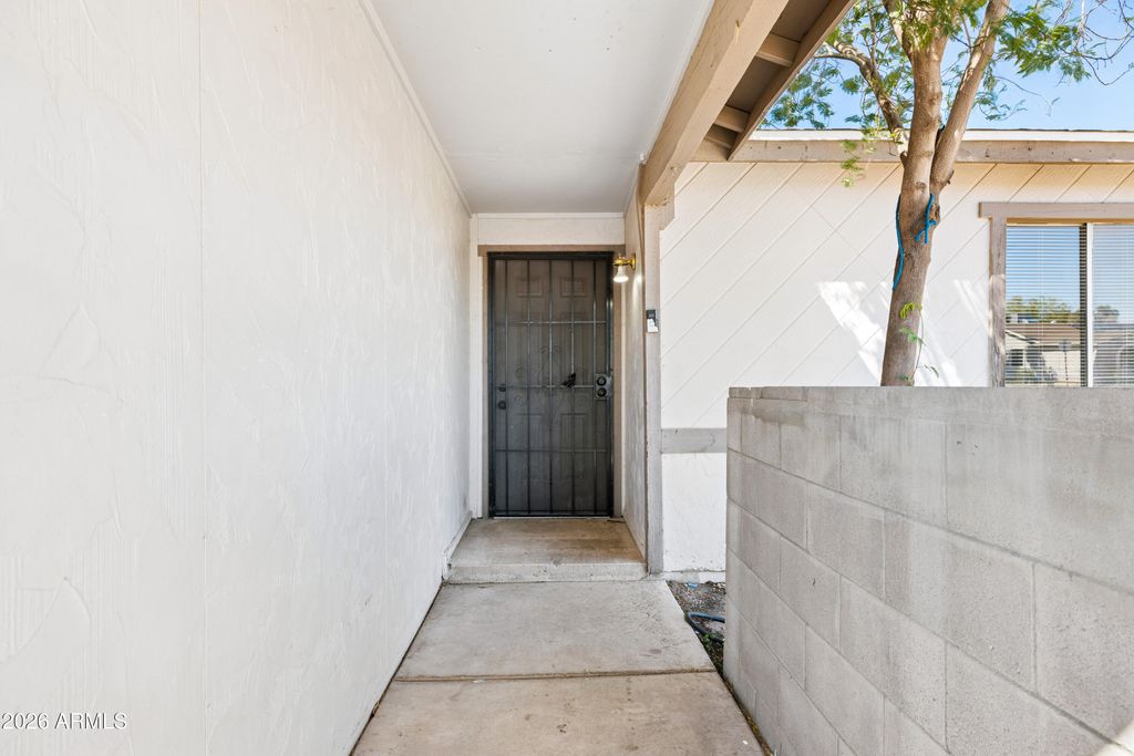 8202 W HIGHLAND Avenue, Phoenix, AZ 85033 — photo 3
