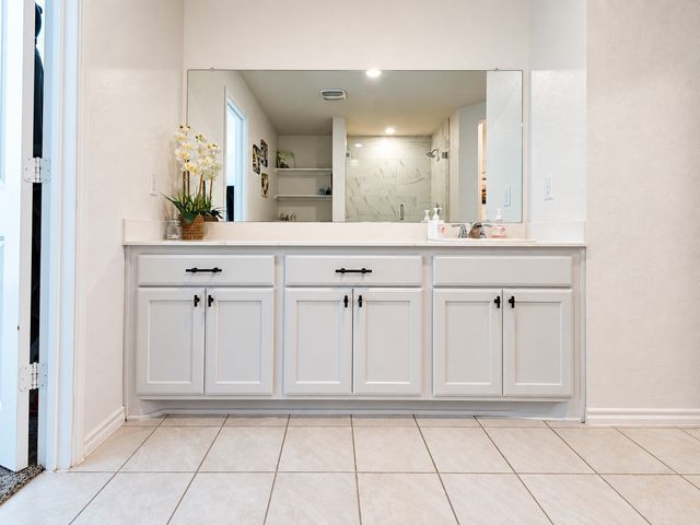 513 Clearlake Drive, Waxahachie, TX 75165