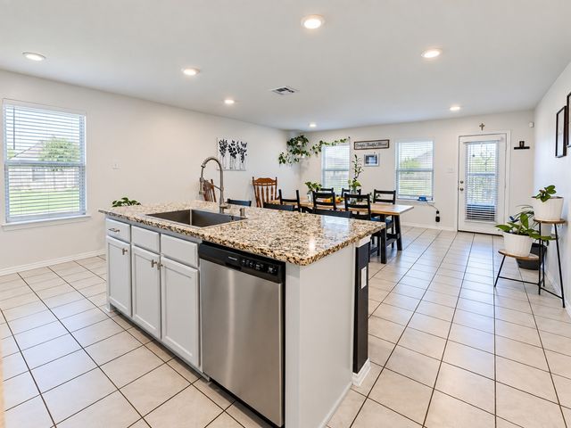 513 Clearlake Drive, Waxahachie, TX 75165