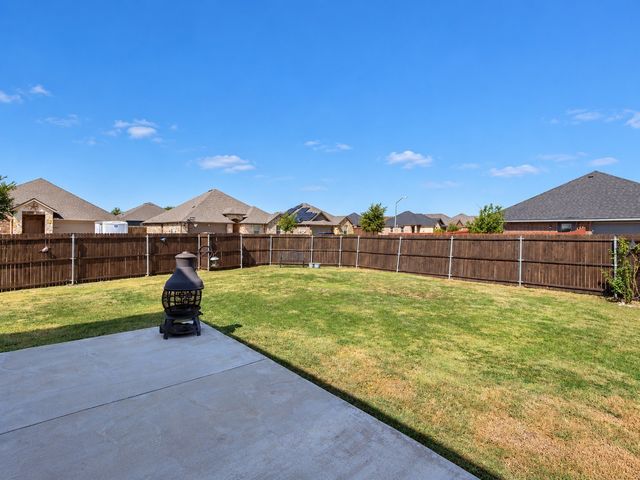513 Clearlake Drive, Waxahachie, TX 75165