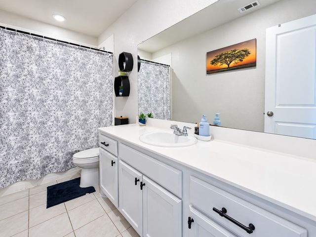513 Clearlake Drive, Waxahachie, TX 75165