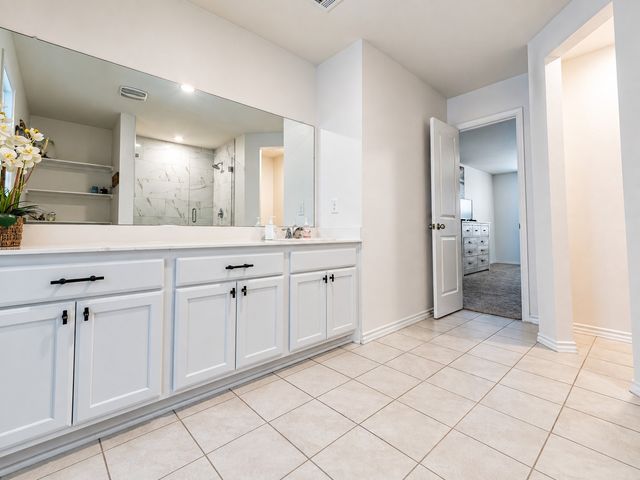 513 Clearlake Drive, Waxahachie, TX 75165