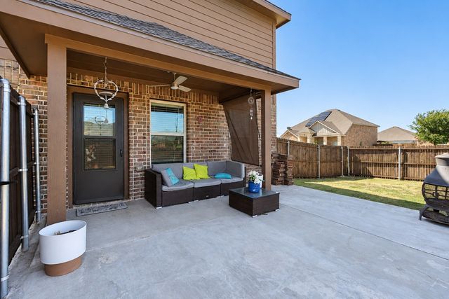 513 Clearlake Drive, Waxahachie, TX 75165