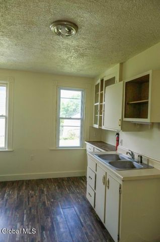 815 Davis Terrace, Schenectady, NY 12303