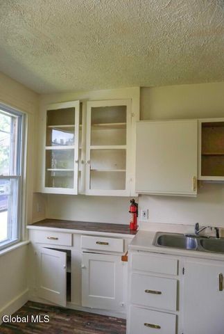 815 Davis Terrace, Schenectady, NY 12303