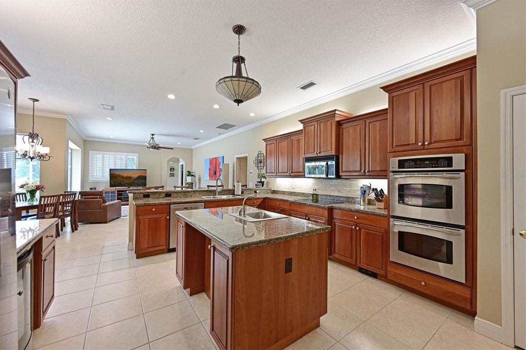 Image 9 of property listing at 15201 21ST AVENUE E, Bradenton, FL 34212