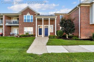 51677 Hale Lane 122, Chesterfield, MI 48051