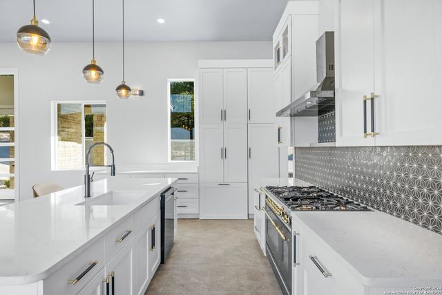 270 Lehmann, Kerrville, TX 78028