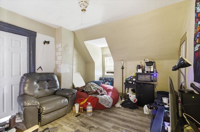 715 E Division Street, Springfield, MO 65803