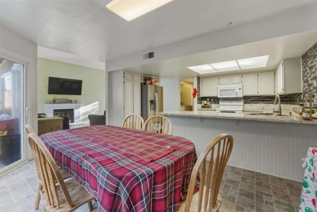 320 Rolling Hills Lane, San Marcos, CA 92069