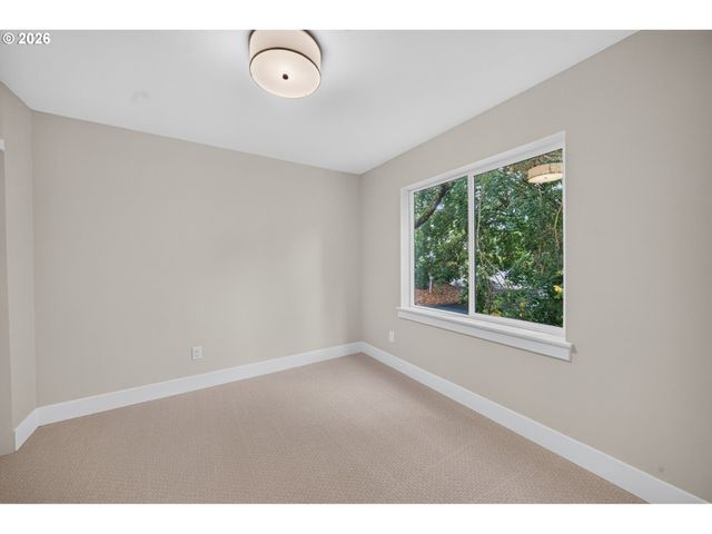 10965 Ne Wygant St, Portland, OR 97220