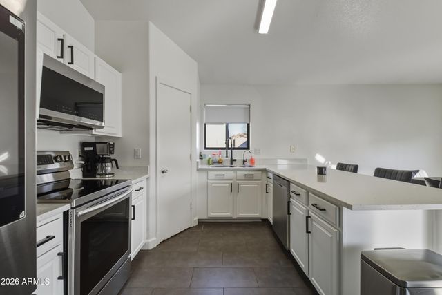 8409 W PINCHOT Avenue, Phoenix, AZ 85037