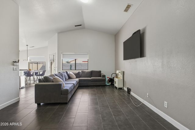 8409 W PINCHOT Avenue, Phoenix, AZ 85037