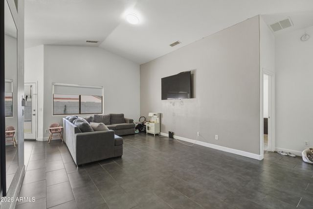 8409 W PINCHOT Avenue, Phoenix, AZ 85037