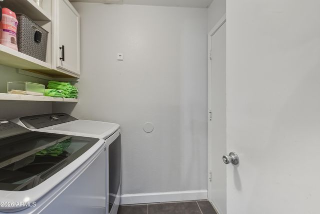 8409 W PINCHOT Avenue, Phoenix, AZ 85037