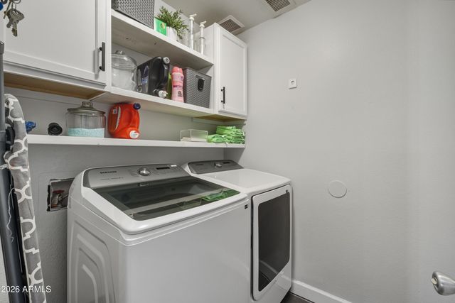 8409 W PINCHOT Avenue, Phoenix, AZ 85037