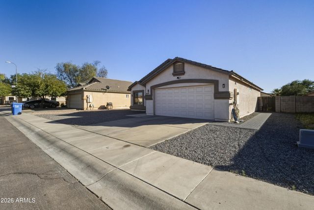 8409 W PINCHOT Avenue, Phoenix, AZ 85037