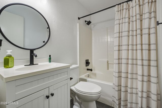 8409 W PINCHOT Avenue, Phoenix, AZ 85037