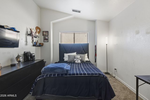 8409 W PINCHOT Avenue, Phoenix, AZ 85037