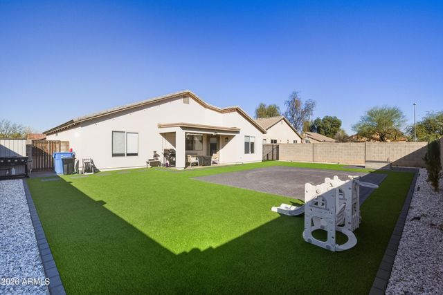 8409 W PINCHOT Avenue, Phoenix, AZ 85037