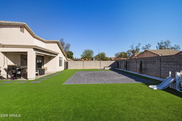 8409 W PINCHOT Avenue, Phoenix, AZ 85037