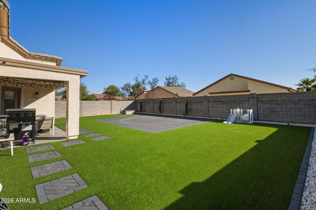 8409 W PINCHOT Avenue, Phoenix, AZ 85037