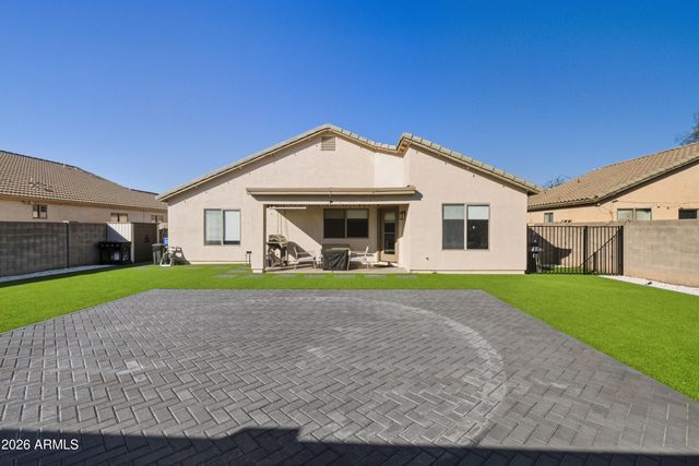 8409 W PINCHOT Avenue, Phoenix, AZ 85037