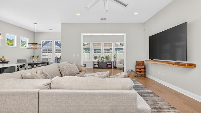 8092 Brogdon Dr, Myrtle Beach, SC 29579