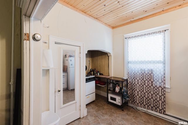 209 N SPRINGER Street, Carbondale, IL 62901