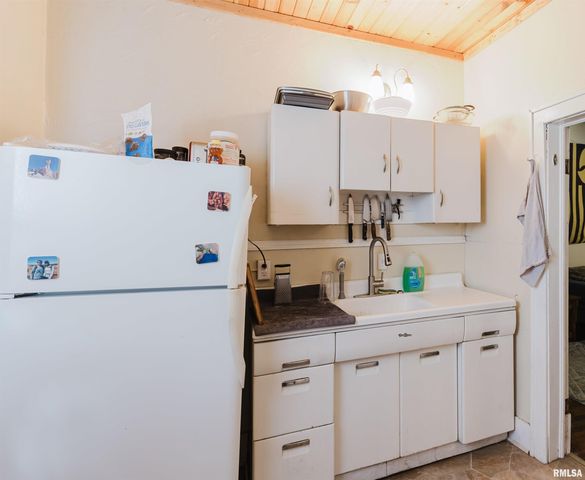 209 N SPRINGER Street, Carbondale, IL 62901