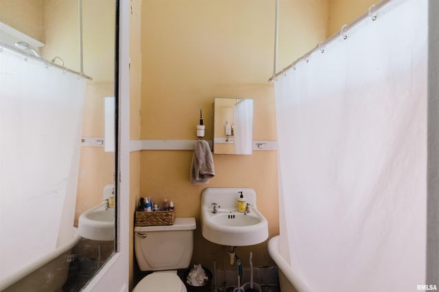 209 N SPRINGER Street, Carbondale, IL 62901