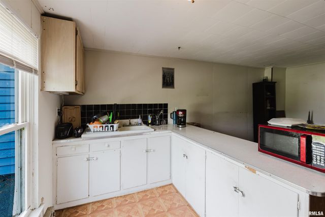 209 N SPRINGER Street, Carbondale, IL 62901