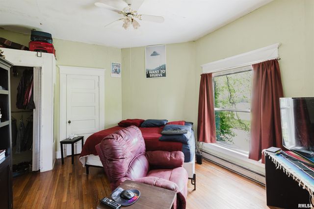 209 N SPRINGER Street, Carbondale, IL 62901