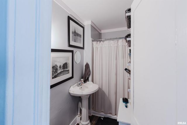 209 N SPRINGER Street, Carbondale, IL 62901