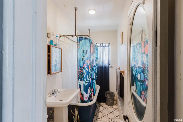 209 N SPRINGER Street, Carbondale, IL 62901