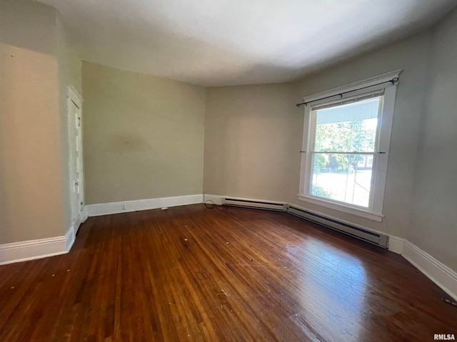 209 N SPRINGER Street, Carbondale, IL 62901