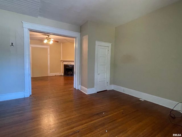 209 N SPRINGER Street, Carbondale, IL 62901