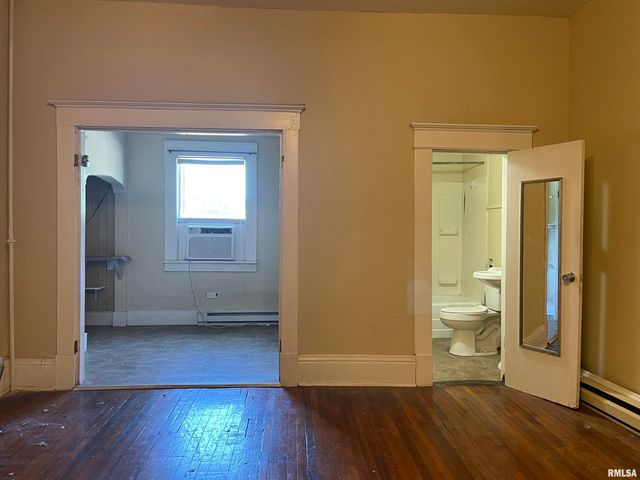 209 N SPRINGER Street, Carbondale, IL 62901