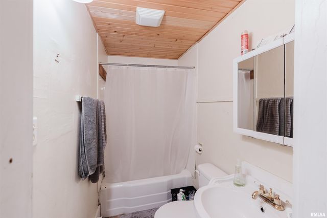 209 N SPRINGER Street, Carbondale, IL 62901