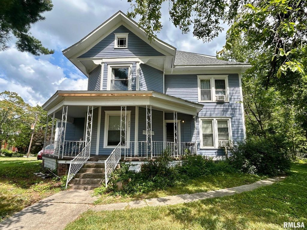 209 N SPRINGER Street, Carbondale, IL 62901