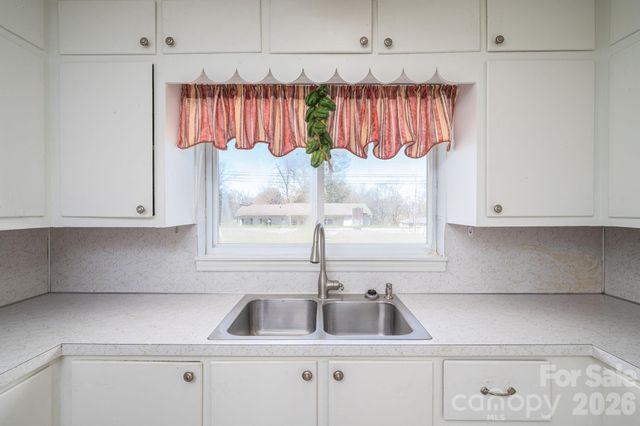 1606 Davis Park Road, Gastonia, NC 28052