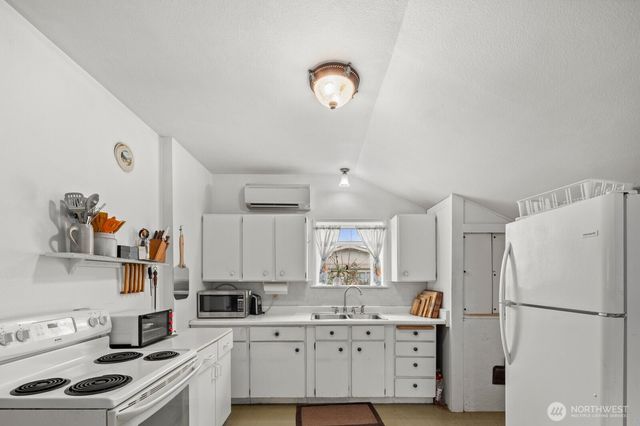 20807 Orville Road E, Orting, WA 98360