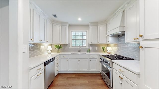 33300 Pinetree Road, Pepper Pike, OH 44124