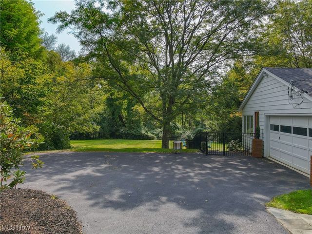 33300 Pinetree Road, Pepper Pike, OH 44124