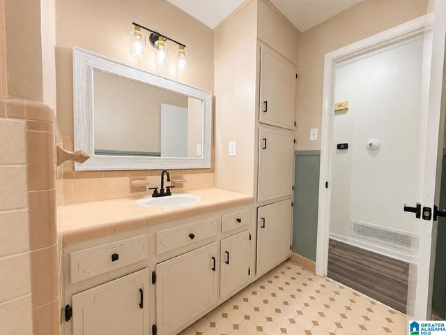 513 LYNNWOOD CIRCLE, Gardendale, AL 35217